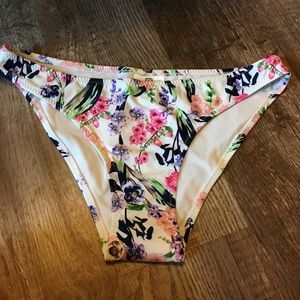 BNIB!! Cupshe Bikini Bottoms Size M